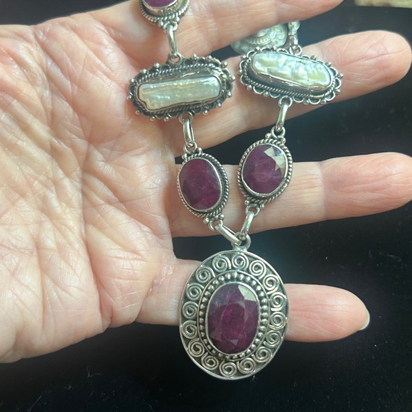 Vintage artisan crafted silver Ruby and natural pearl necklace and earring - Picture 4 of 10
